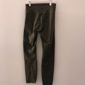 Lululemon olive crop legging, sz 6, 7/8 65414